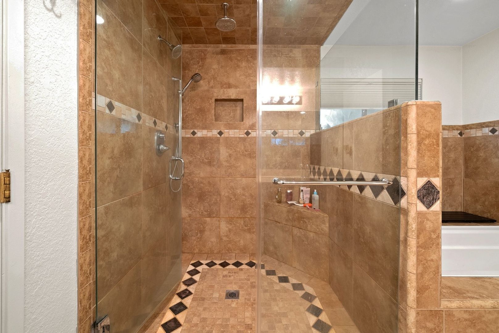 Building Photo - 14500 Las Palmas Dr