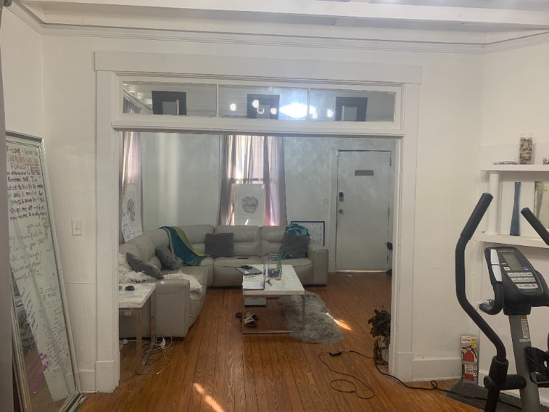 Building Photo - 1014 W 39th St