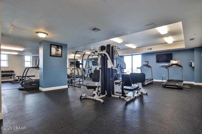 Building Photo - 2801 S Ridgewood Ave