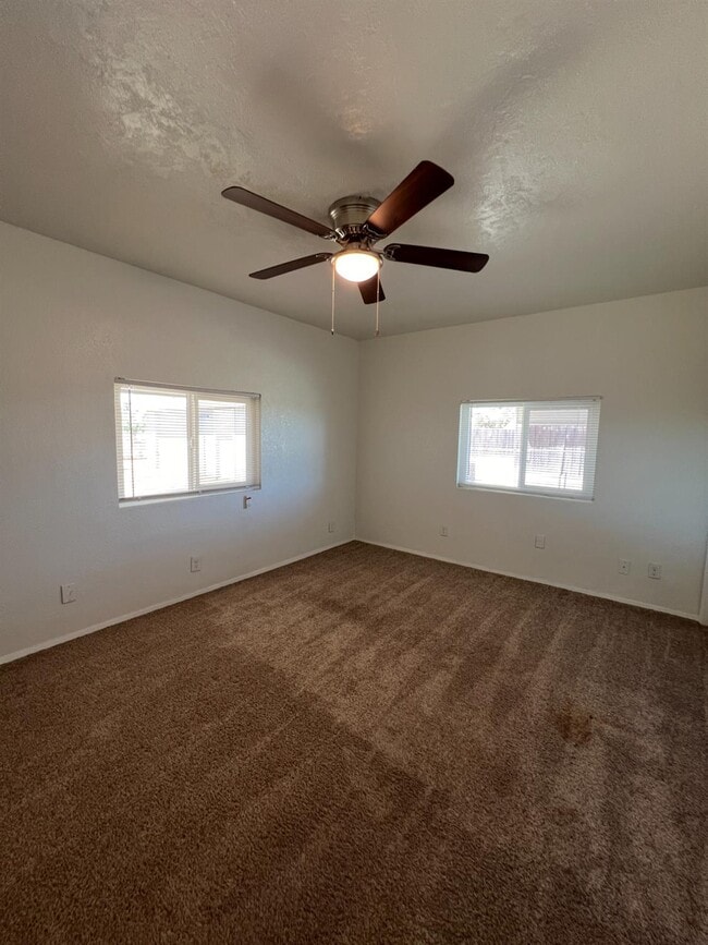 Building Photo - 9905 W Shaw Ave