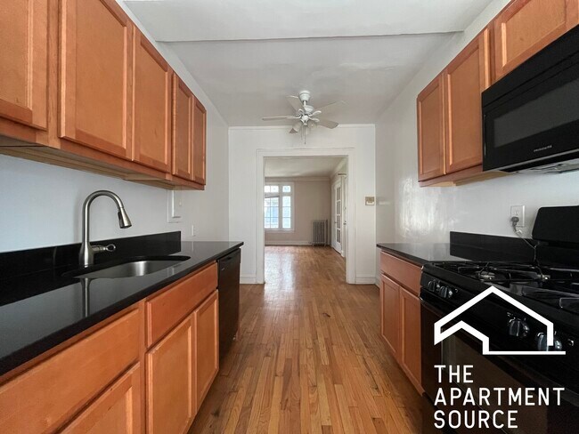 Building Photo - 909 Elmwood Ave