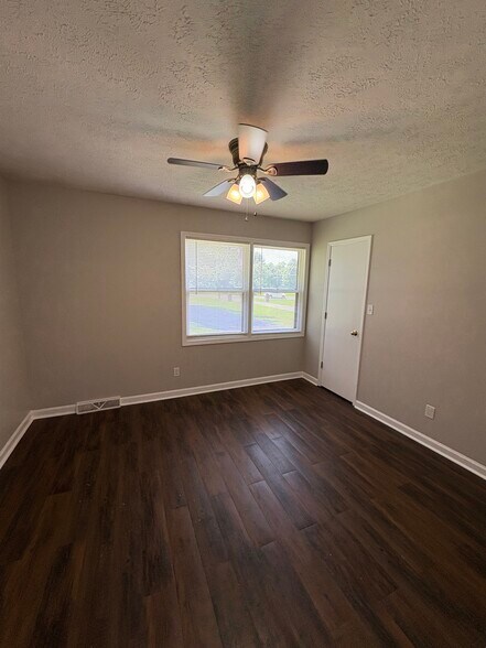 Building Photo - 5030 Benton Rd
