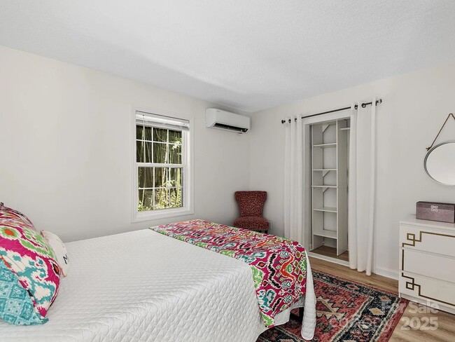 Building Photo - 15 Lawterdale Rd