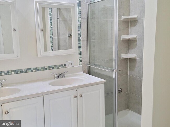 Building Photo - 8809 Lew Wallace Rd