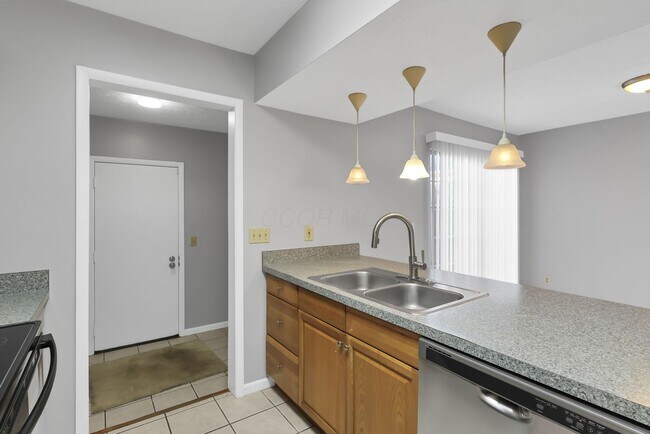 Building Photo - 1642 Park Row Dr