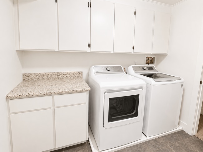 Building Photo - Caretaker Rental Opportunity – Fully Furnished Home in Historic Spring City