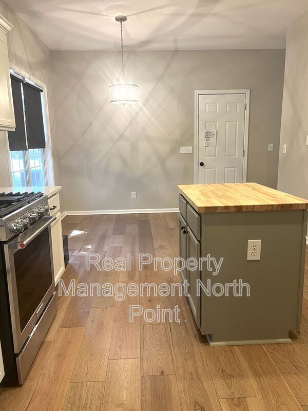Building Photo - 155 Weatherstone Dr