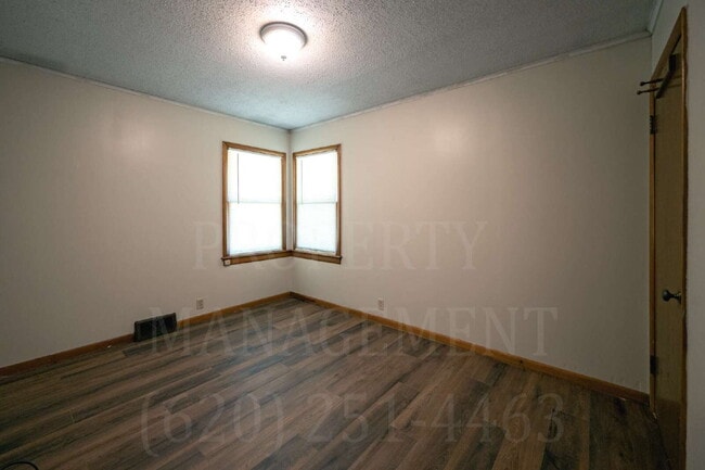 Building Photo - Charming 2 Bed, 1 Bath Duplex