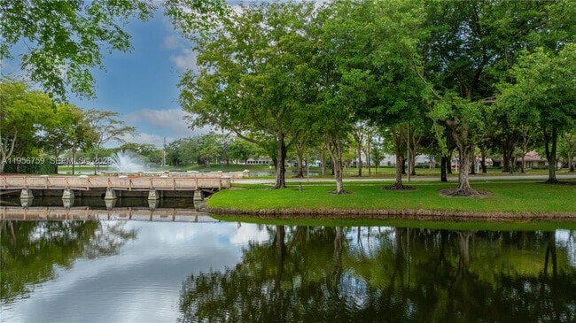 Building Photo - 9360 Chelsea Dr S