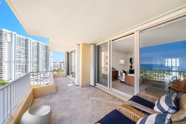 Building Photo - 789 Crandon Blvd