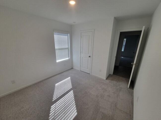 Building Photo - 1612 Parlier St