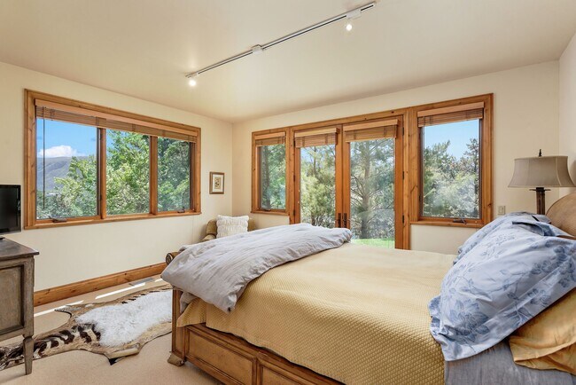 Building Photo - 121 Ridge Rd