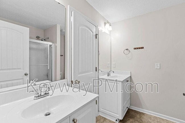 Building Photo - 1468 Collins Dr