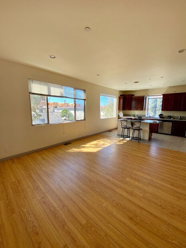 Building Photo - Downtown Ventura - Two bedroom, two bath w/ Rooftop Deck