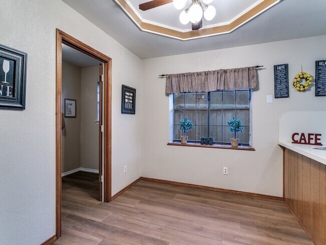 Building Photo - 905 Summer Trail