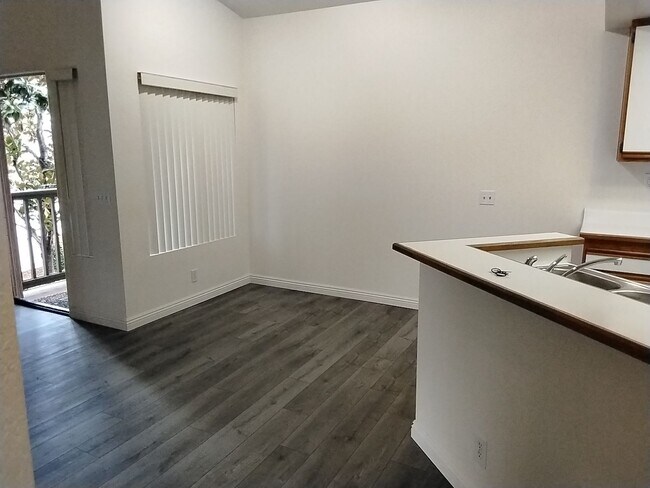 Building Photo - We know how important it is to come home to a relaxing and welcoming atmosphere! Beautiful 2 Bedr...