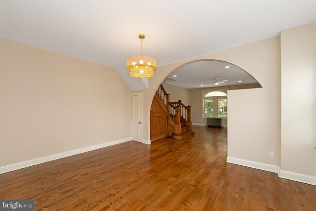 Building Photo - 1003 Magill Ave