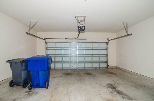 Building Photo - 3939 Calgary Cir