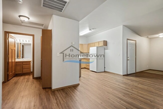 Building Photo - Two-Bed, Two-Bath Duplex with Garage in Co...
