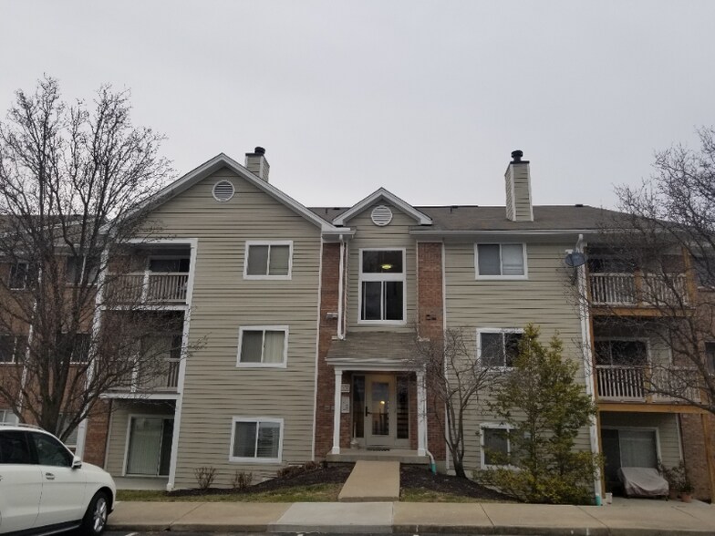 Building Photo - 400 Lakeview Dr