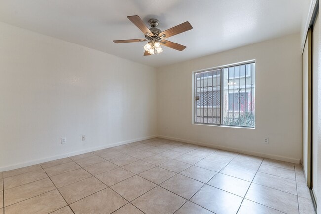 Building Photo - Two Bedroom Downstairs Condo