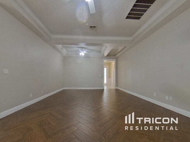 Building Photo - 605 Arlington Ct