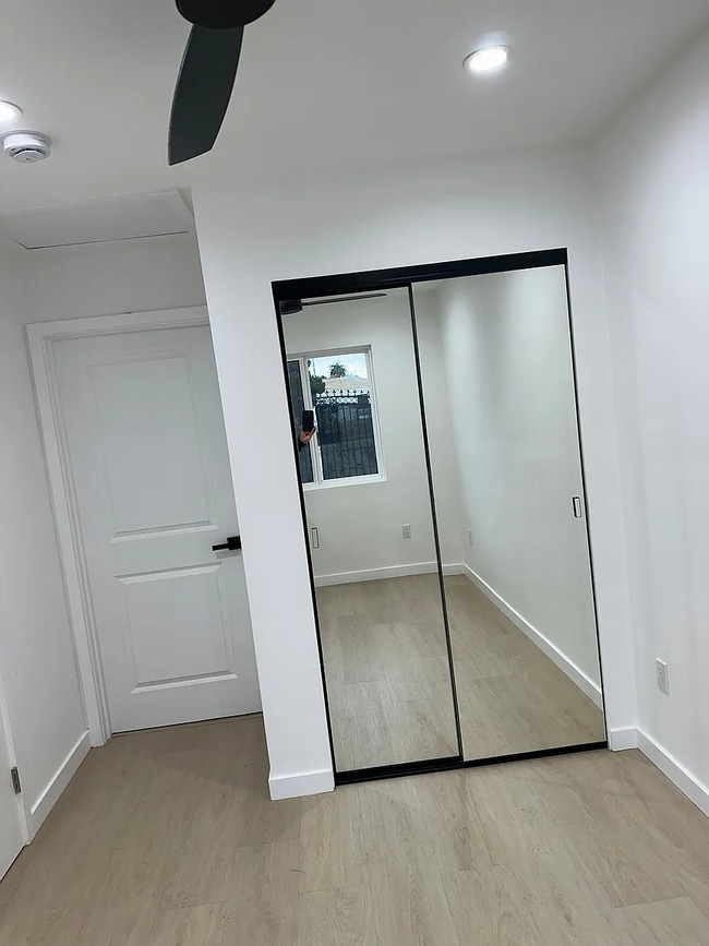 Building Photo - 1444