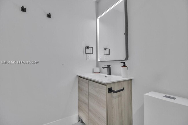 Building Photo - 944 Jefferson Ave