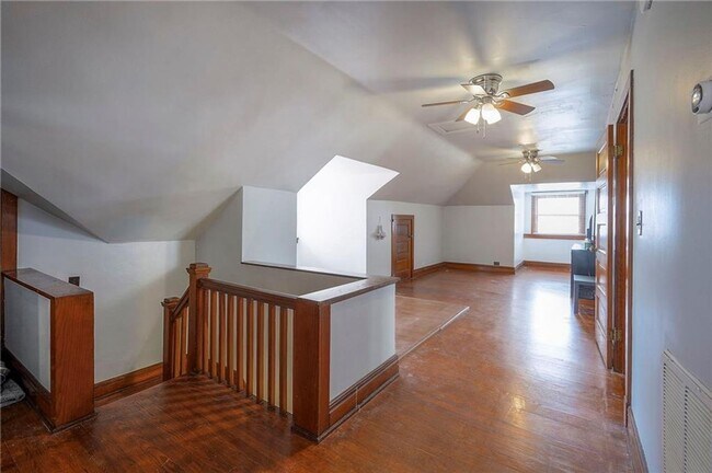 Building Photo - 712 E Armour Blvd