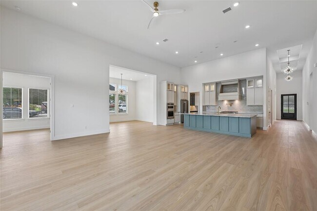 Building Photo - 4908 Turquesa Dr
