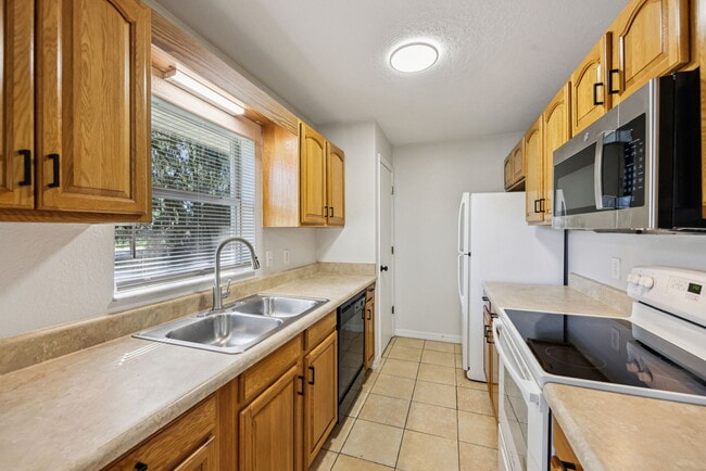Building Photo - The Flats at Belleview