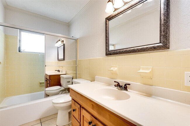 Building Photo - 3460 NE 28th Ave