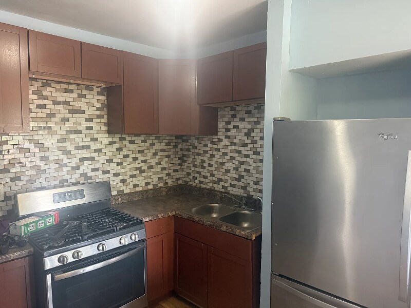 Building Photo - 10919 S Vernon Ave