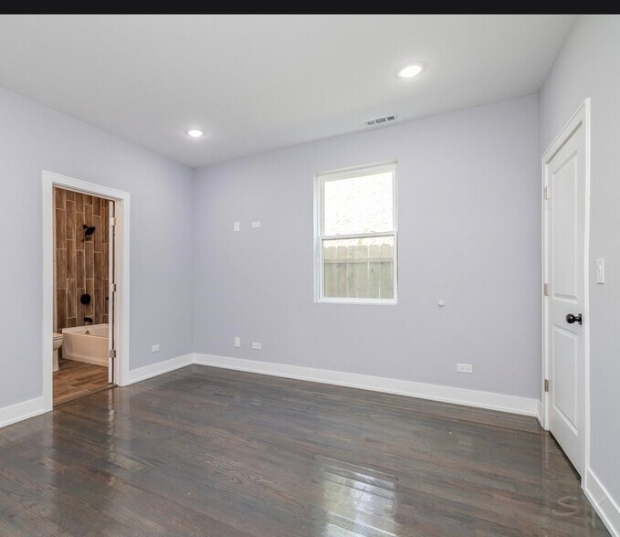 Building Photo - 6334 S Langley Ave