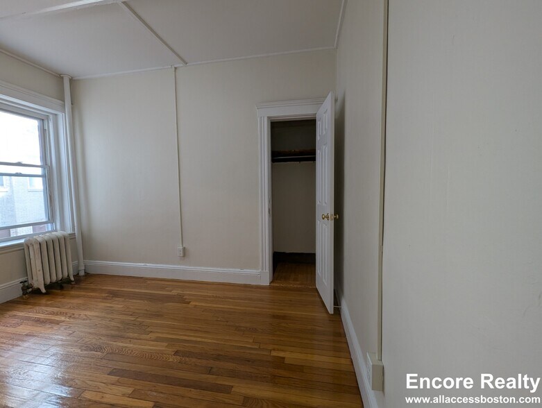 Building Photo - 1185 Boylston St