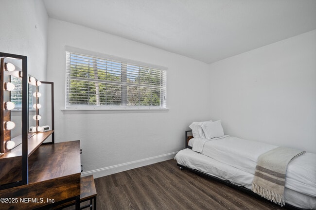 Building Photo - 1717 Sunset Dr