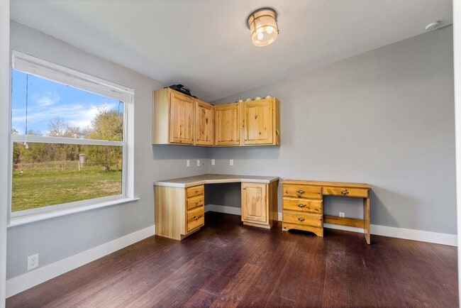 Building Photo - Short term leases available: 3 bed 2 bath ...
