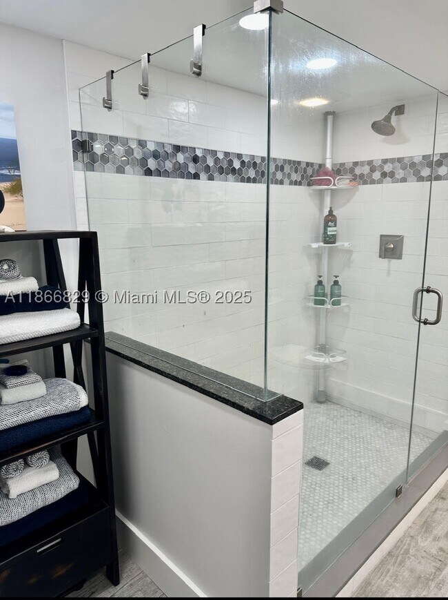 Building Photo - 2309 Fairway Dr S