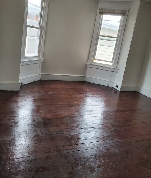 Master Bedroom - 918 W Marshall St