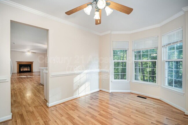 Building Photo - 16 Twin Lake Ct