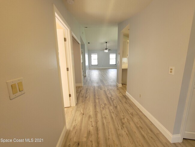 Building Photo - 912 Ridge Lake Dr