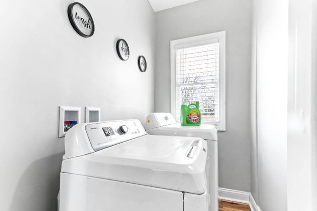 Building Photo - Modern Townhome in the Heart of Franklinton