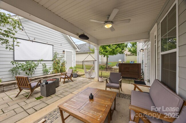 Building Photo - 4020 Willow Green Pl