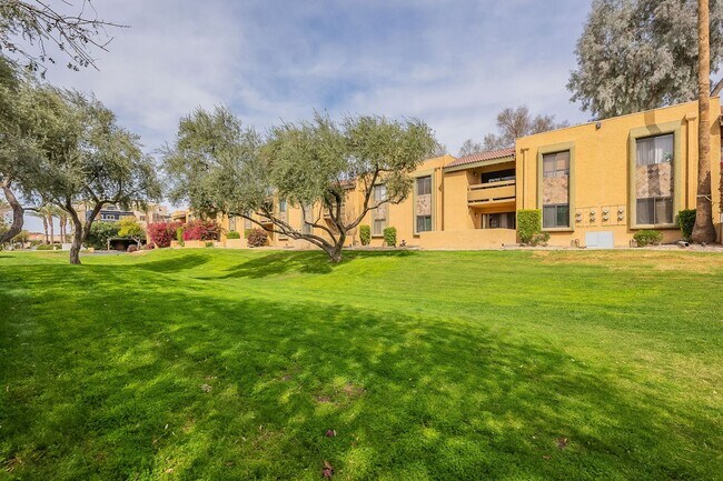 Building Photo - Prime Scottsdale Living | 2 Master Suites + Private Patio Retreat