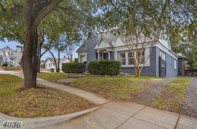 Building Photo - Single Family Home in Arlington Heights