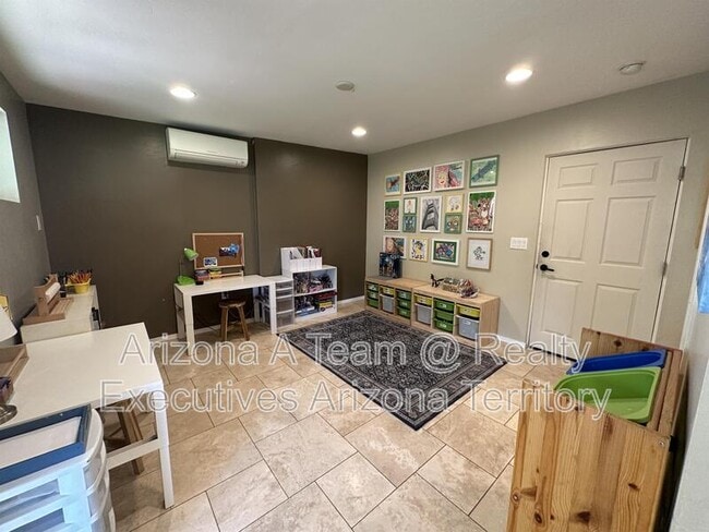 Building Photo - 7740 E Manor Pl