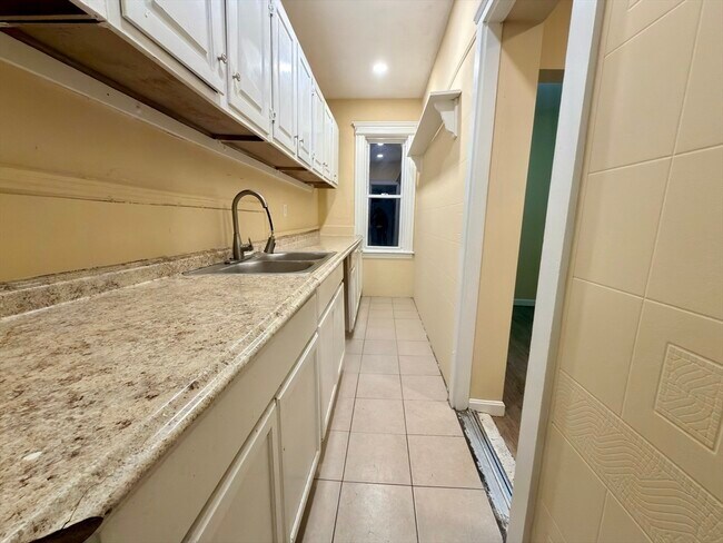 Building Photo - 90 Vernon St