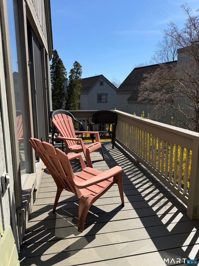 Building Photo - 235 Heritage Vlg