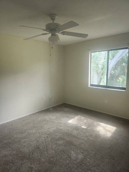 Building Photo - 2216 Flower Tree Cir