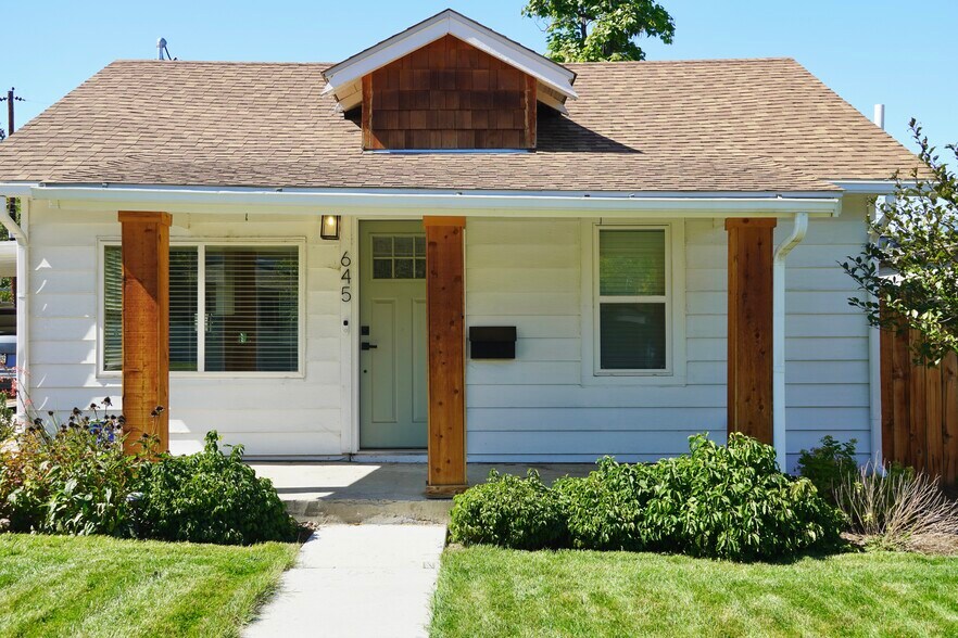 Primary Photo - 645 Newton St